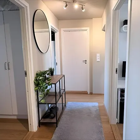 アパート Spacious & Cozy With Balcony