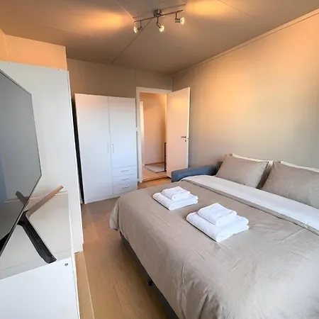 Spacious & Cozy With Balcony * ベルゲン